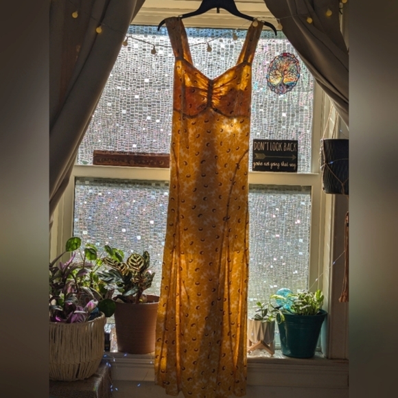 ✨Free People✨• Yellow Floral Midi Dress with Open Back - Picture 2 of 6